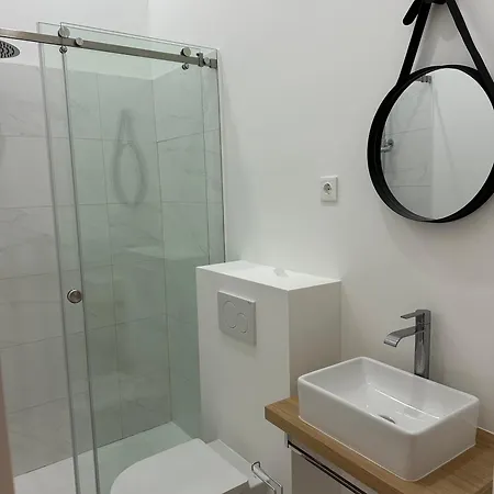 Baixa Chiado Bedrooms 3* Лісабон