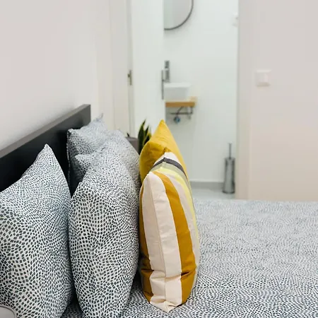 Baixa Chiado Bedrooms 3* Лісабон